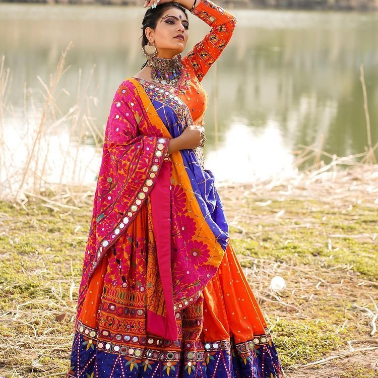 Navratri Garba Outfit : Buy Chaniya Choli For Navratri Online USA,UK!