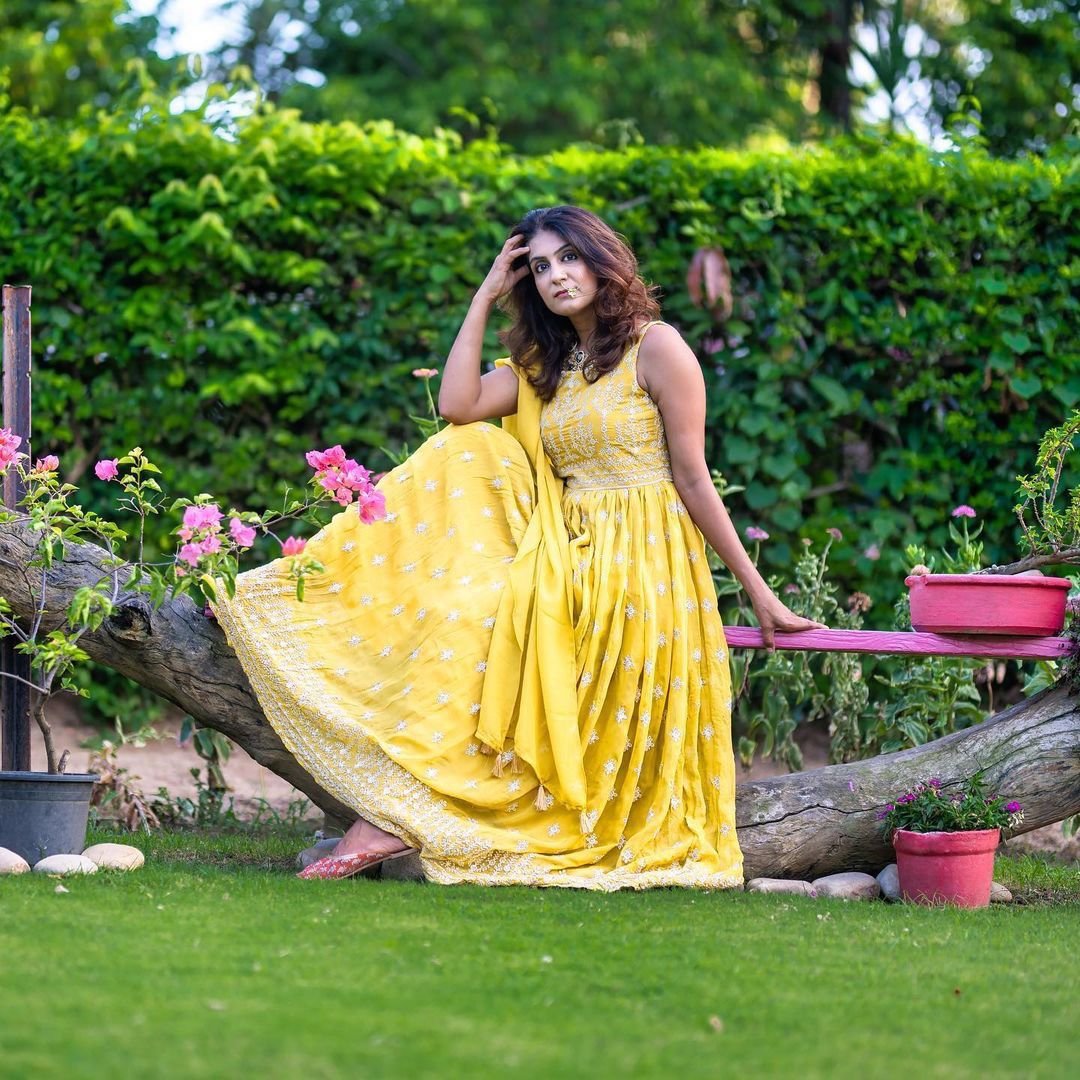 Celeb-approved ways to rock yellow for Navratri day 4 | Zoom TV
